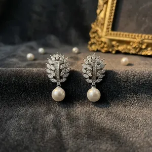 Modernos Pendientes de Plata de Ley con Circonitas y Perlas para Mujeres y Niñas, Regalo de Lujo para Bodas, Compromisos, Aniversarios y Fiestas - Product Image 1