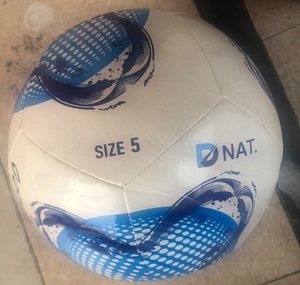Ballon de football d'entraînement en PU laminé écologique de haute qualité, impression personnalisée intégrale, vessie en butyl, taille officielle 5, pour match - Product Image 6