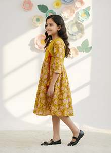 Angrakha Kurta con Estampado Floral para Mujer, Color Verde, Atuendo Étnico Elegante, Cómodo, de Secado Rápido, Moda Tradicional de Verano - Product Image 3