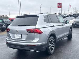 Volkswagen Tiguan <span class=keywords><strong>SE</strong></span> 4 portes SUV (2.0L 4 cylindres Turbo 8A) légèrement utilisé, modèle <span class=keywords><strong>2020</strong></span> - Product Image 4