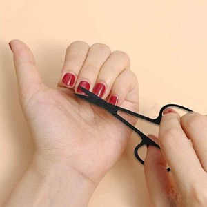 Tijeras negras para cutículas, multiusos, extra afiladas, para uñas de manos y pies, y para cejas. - Product Image 5