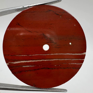Esfera de reloj de jaspe rojo de 37 mm, pulida por un lado, 1 mm de grosor, con orificio central de 2 mm - Product Image 1