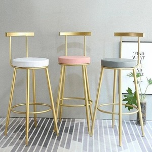 Silla de Bar Moderna de Terciopelo con Estructura Metálica Dorada para Comedor, Isla de Cocina y Cafetería - Product Image 3