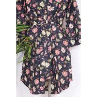Robe longue en coton pour femme, style kimono romantique, imprimé floral, manches évasées, ceinture, tombé fluide soyeux, taille naturelle, boutonnée, vente en gros
