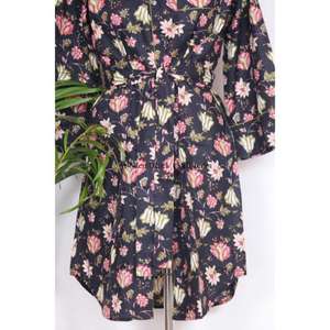 ชุดเดรสยาวสไตล์กิโมโนลายดอกไม้ผ้าฝ้ายสำหรับผู้หญิง แขนบาน มีเข็มขัด ผ้าไหมพลิ้ว ขายส่ง ชุดลำลอง - Product Image 6