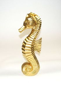 Sculpture exclusive en aluminium de hippocampe, conçue pour les collectionneurs de décoration intérieure de luxe et l'amélioration artistique des intérieurs. - Product Image 3