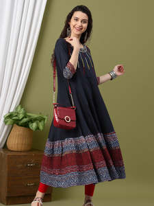 Kurta Anarkali Azul de Algodón Bordado para Mujer con Cuello Redondo y Mangas Tres Cuartos, Diseñada para Vestir en Eventos Festivos Étnicos Globales - Product Image 4