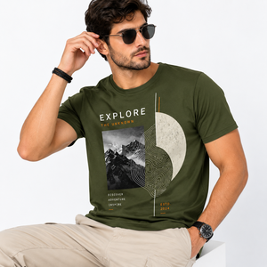 Camiseta de Manga Corta para Hombre, Color Verde Oliva, Cuello Redondo, Corte Regular, Tejido de Punto Terry, 100% Algodón, Ecológica, Estampado Informal - Product Image 2