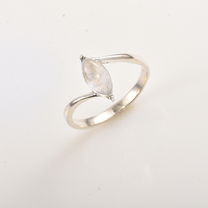 Bague en Pierre de Lune Arc-en-ciel Cabochon Marquise, Bijou Solitaire Minimaliste en Argent Délicat pour Femme, Cadeau d'Anniversaire - Product Image 1