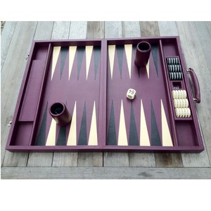Jeu de Backgammon en Cuir PU Personnalisé avec Logo en Relief, Étui de Transport, Jeu de Société Pliant de Qualité Tournoi, Vente en Gros - Product Image 1
