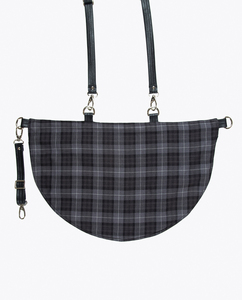 Sac bandoulière demi-lune en cuir gris avec panneau noir et sangle réglable - Product Image 2