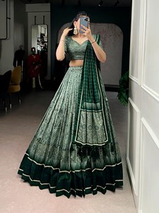Nuevo Lehenga Choli de Diseñador para Fiestas TENNECY con Estampado Kalamkari, Borde de Encaje, Elástico, Reversible, Sin Arrugas, de Secado Rápido - Product Image 2