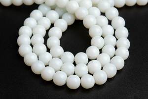 Cuentas sueltas redondas de jade blanco como la nieve para la fabricación de joyas, pulseras, collares, manualidades y bricolaje. - Product Image 4