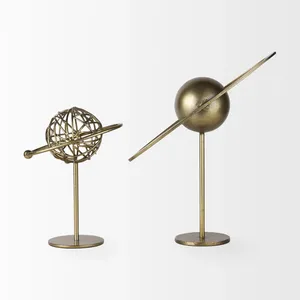 Figurine en aluminium plaqué or, orbe rond avec support anneau, décoration d'intérieur, style antique, finition polie, objet de collection - Product Image 1