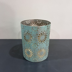 Portavelas Decorativo de Hierro para Decoración del Hogar con Acabado Verde Único Modelo V628 - Product Image 3