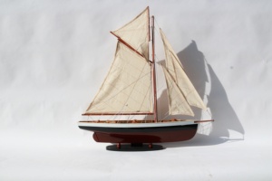 Modelo de Barco de Vela de Madera Hecho a Mano - Clásico Velero Americano con Acabado Pintado, Modelo a Escala de Yate para Decoración del Hogar, Estilo Puritano - Product Image 3