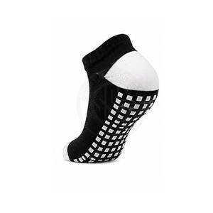 Chaussettes antidérapantes Brand Crew avec rayures vertes et logo pour le basketball - Product Image 3
