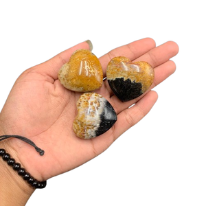 Roca Decorativa de Raíz de Palma Natural Premium, Forma de Corazón con Ojo, 4x4x2 cm – Piedra Pulida con Patrón Único de Ojo - Product Image 3