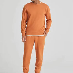 Ensemble de survêtement sportif personnalisé avec logo, sweat-shirt et pantalon pour homme - Product Image 4