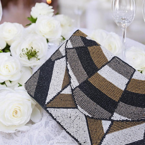 Bolso de Mano Tipo Clutch con Cuentas Geométricas, Bolso de Noche Hecho a Mano, Diseño de Lujo en Negro, Blanco y Dorado, Personalizado para Bodas y Fiestas - Product Image 2