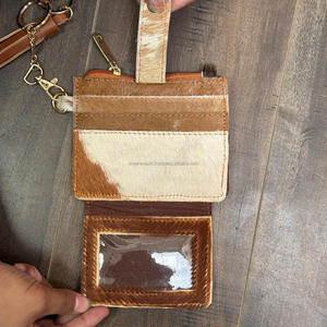 Porte-cartes en cuir de vachette pour femmes avec porte-clés Bracelet à pampilles Porte-monnaie et bracelet Accessoire compact et tendance pour un usage quotidien - Product Image 5