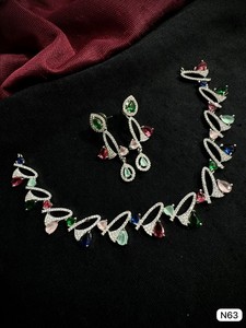 Parure de mariée classique américaine en laiton et diamants, collier et boucles d'oreilles deux pièces pour mariage, plaqué argent antique tendance - Product Image 1