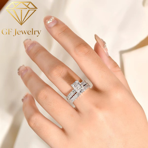 Ensemble de bagues de mariée en or blanc 14 carats avec diamant de laboratoire taille radiant, alliance éternité assortie, bijoux de fiançailles empilables IGI - Product Image 4