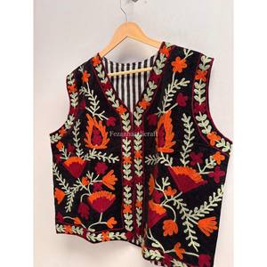 Chaleco de terciopelo indio Suzani, chaleco bordado a mano, chaleco unisex de invierno, chaleco bohemio hippie. - Product Image 4