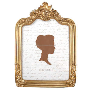 Cadre photo en bois de style vintage offrant une texture vieillie, attrayant pour les amateurs de design rétro et nostalgique pour la maison - Product Image 1