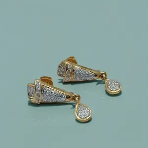 Élégantes boucles d'oreilles pendantes en or 22 carats avec diamants et design conique, bijoux de créateur stylés et breloque en forme de goutte d'eau pour femme, idéales pour le quotidien - Product Image 2