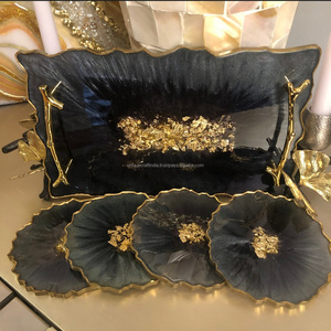 Bandeja de Servir Negra Ecológica Hecha a Mano, Diseño Rectangular Único de Resina, Asas de Madera Pulida, Artesanía Decorativa para el Hogar - Product Image 1