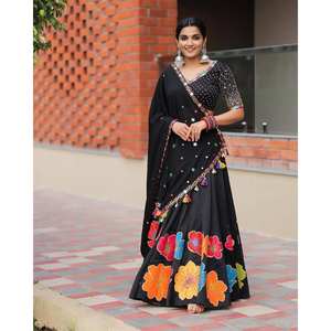 ขนสัตว์ออกแบบสำหรับผู้หญิงและผสมการพิมพ์ lehenga choli และงานกระจกจริง - Product Image 4