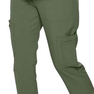 Ensemble de blouses médicales confortables en tissu doux, conçues pour une liberté de mouvement facile, idéales pour les longues journées et les environnements de travail de soins de santé quotidiens - Product Image 5