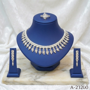 Ensemble collier et boucles d'oreilles floraux en zircon plaqué or indien tendance pour femmes, bijoux pour fiançailles, mariage et fêtes - Product Image 2
