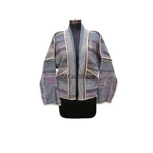 Veste courte réversible en coton 100% matelassée Kantha vintage faite à la main, vêtements pour femmes d'artisanat indien pour le printemps et l'automne - Product Image 2