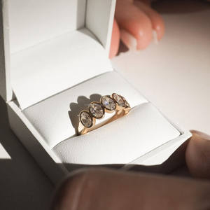 แหวนเพชรโมอีส2.50กะรัตทรงรีเพชรห้าเม็ดสำหรับ925แต่งงานนิรันดร์แหวนเพชรจำลองเงินสเตอร์ลิงสำหรับเธอ - Product Image 3