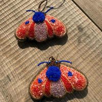 Ornement colombe en velours fait à la main avec perles d'argent et paillettes Oiseau élégant fait à la main suspendu pour arbre de vacances ou décor sur le thème de la paix
