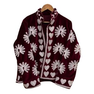 Veste en velours Suzani faite à la main, veste brodée pour femme, veste d'hiver, manteau Suzani, tenue de festival, veste bohème, veste courte - Product Image 1