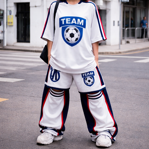 Créez votre propre survêtement d'hiver pour homme inspiré du football, en mélange de polyester, avec capuche - Style streetwear - Product Image 4