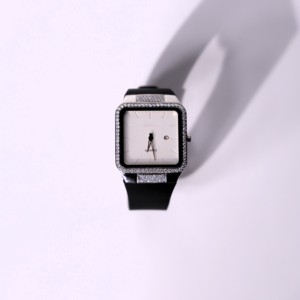 Reloj de Cuarzo Miyota con Esfera Cuadrada de 46 mm, Cristal, Correa de 20 mm con Pedrería, Visualización de Fecha, Estilo de Joyería de Moda Personalizable - Product Image 6