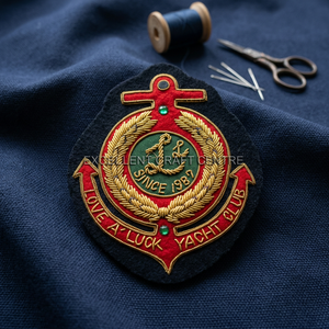 Parche Bordado Love A' Luck Yacht Club, Insignia de Tela para Coser con Ancla y Corona de Laurel, Diseño Circular - Product Image 2