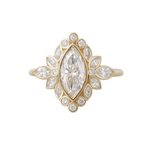 Bague de fiançailles vintage en or massif 14 carats avec diamant de laboratoire taille marquise, halo floral et grappe, bijou de mariée unique en forme de feuille, cadeau - Product Image 1