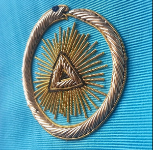 Écusson de Maître du Rite de Memphis-Misraim, avec équerre et compas, brodé à la main en or, pour la Franc-Maçonnerie - Product Image 2