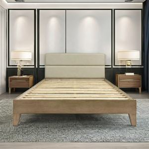 Cama de madera moderna con cabecero de tela tapizada Muebles de dormitorio Cama de madera maciza de roble Servicios personalizados OEM Hecho en Vietnam - Product Image 1