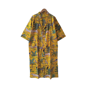 ชุดกิโมโนผ้าฝ้ายพิมพ์ลายป่าสีเหลืองสำหรับผู้หญิง คอวี แขนยาว ความยาวเต็มตัว มีกระเป๋าหน้า 2 ช่อง พร้อมเชือกผูกเอว ชุดนอนลำลอง - Product Image 1