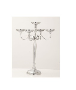 Élégant chandelier en métal pour décoration de table de mariage de luxe et présentation sophistiquée de centre de table pour la maison - Product Image 1