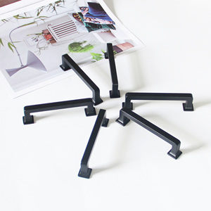 Poignée de meuble carrée minimaliste en alliage de zinc noir mat, quincaillerie moderne pour tiroirs de cuisine et armoires de salle de bain - Product Image 4