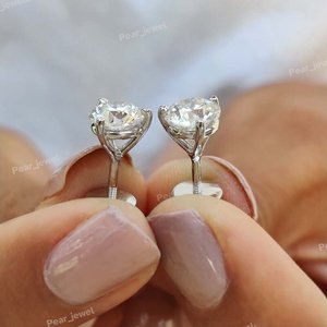 Pendientes de Diamantes de Corte Redondo en Plata 925, Minimalistas para Uso Diario, Unisex, con Engaste de Garra y Cierre de Rosca - Product Image 3