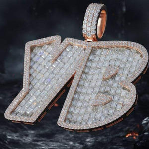 Trisha Jewels - Colgante de Letra YB de Alta Calidad en Oro Rosa y Rodio, Plata 925, Micro Pavé, Baguette, Diamantes Cultivados en Laboratorio, Certificado GIA, Estilo Hip Hop - Product Image 1