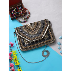 Sac de soirée indien avec embellissements floraux complexes Sac à main féminin pour occasions spéciales - Product Image 1